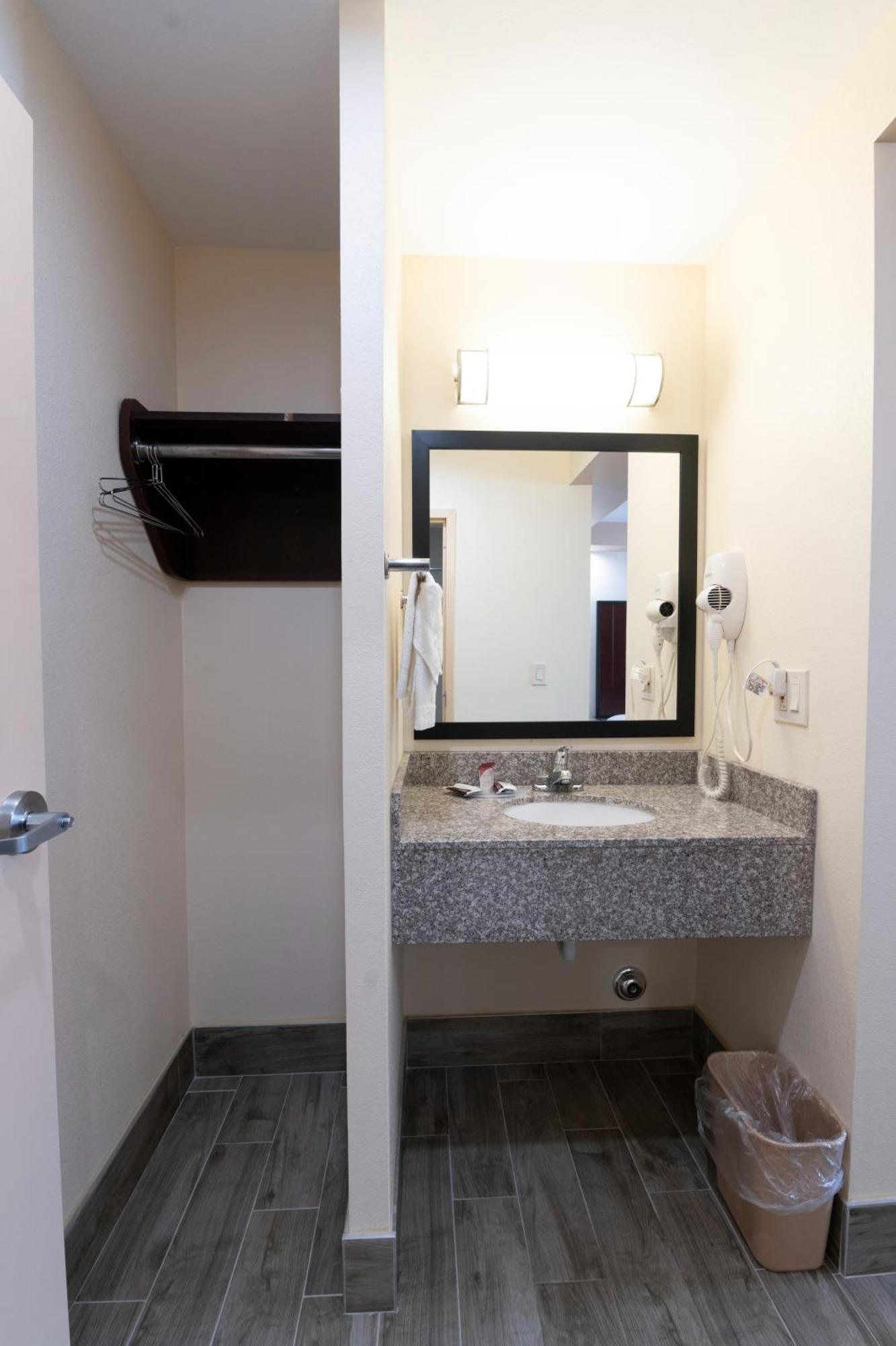 Knights Inn South Amboy Εξωτερικό φωτογραφία